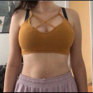 🖤strappy crop tank top🖤